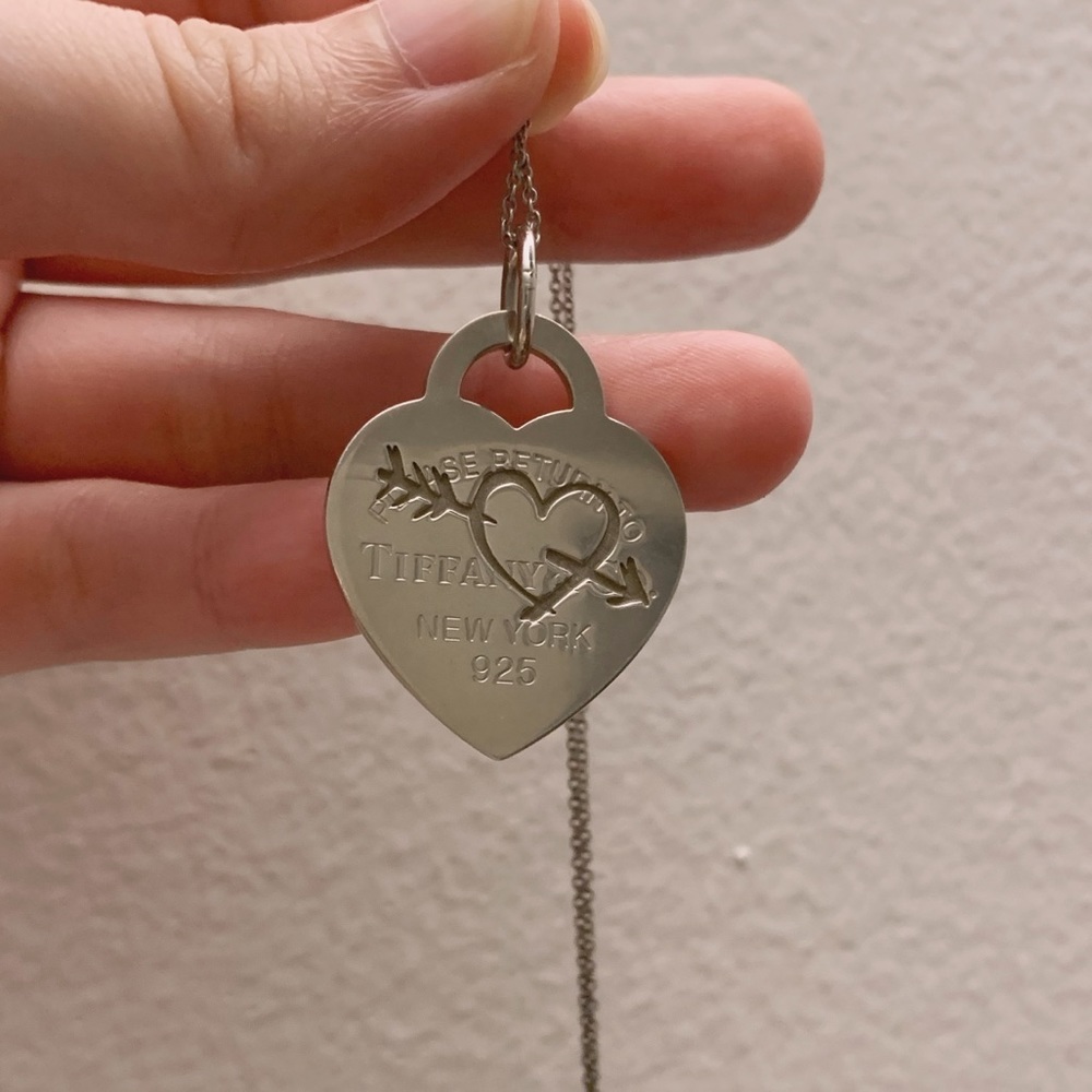 Auth Tiffany Etched Heart & Arrow Necklace